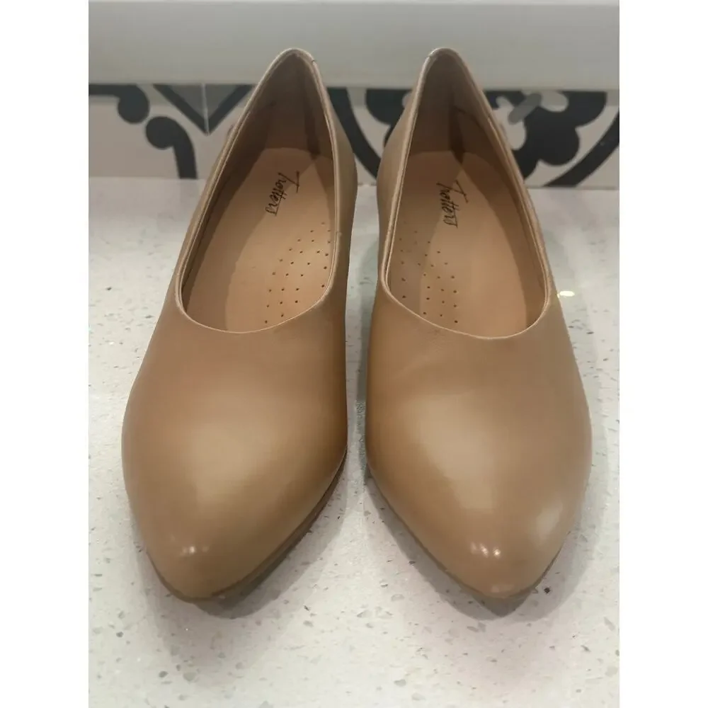 Trotters Women's Kiera Pump, Nude, Size 9.5